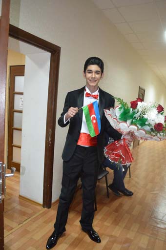 Эмин Эминзаде стал победителем международного конкурса "Золотой микрофон" в Казахстане (фото)