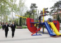 Президент Ильхам Алиев ознакомился в Мингячевире с реконструированным Набережным парком (ФОТО)