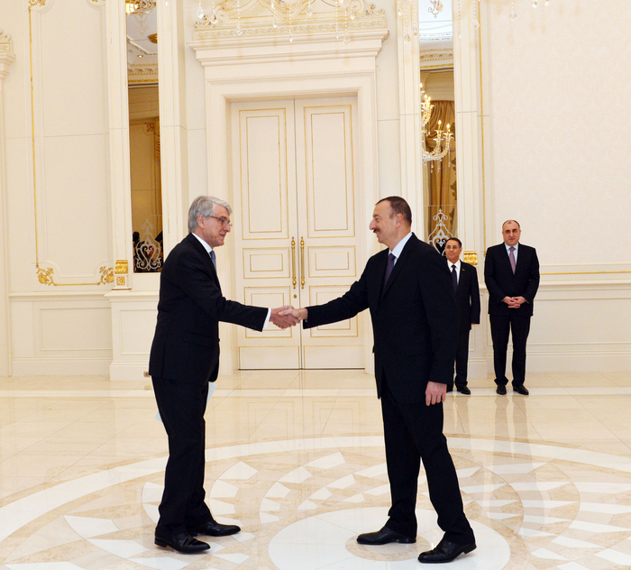 Президент Азербайджана принял верительные грамоты послов Аргентины и Македонии (ФОТО)