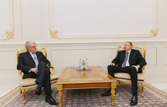 Президент Азербайджана принял верительные грамоты послов Аргентины и Македонии (ФОТО)