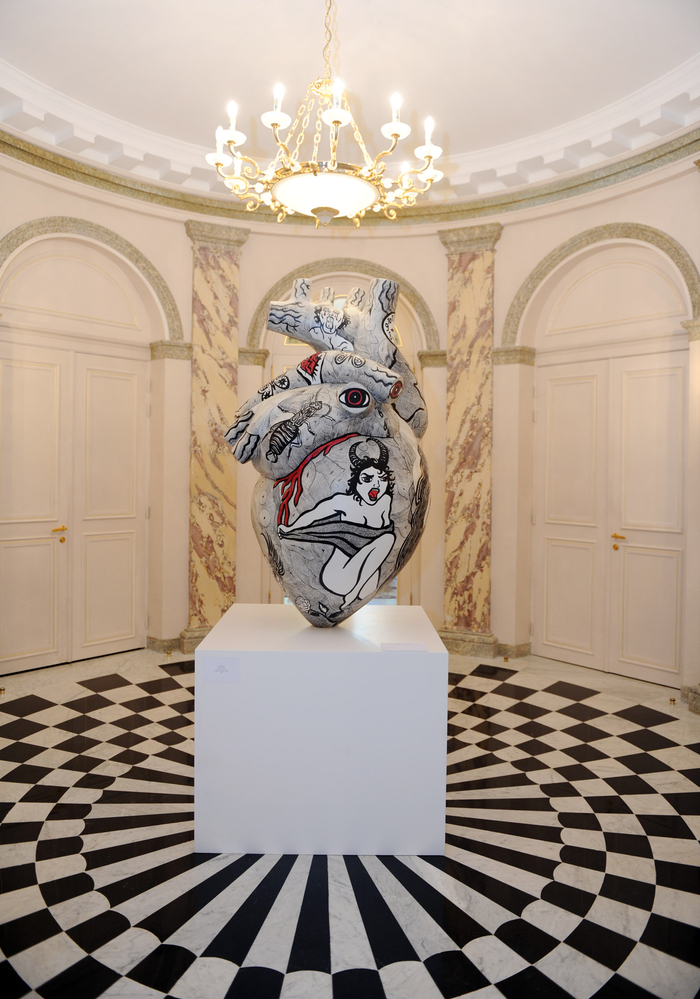 Первая леди Азербайджана ознакомилась с открывшейся в Париже выставкой современного азербайджанского искусства (ФОТО)