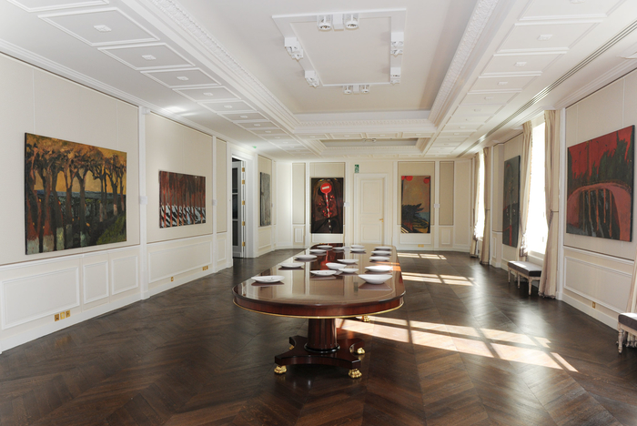 Первая леди Азербайджана ознакомилась с открывшейся в Париже выставкой современного азербайджанского искусства (ФОТО)