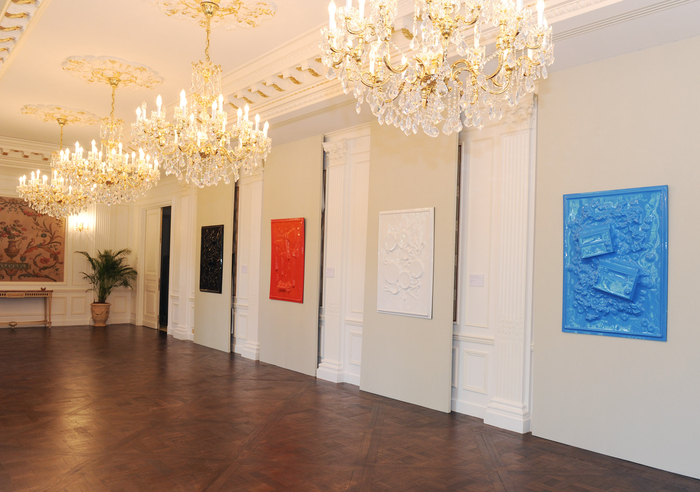 Первая леди Азербайджана ознакомилась с открывшейся в Париже выставкой современного азербайджанского искусства (ФОТО)