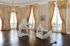 Первая леди Азербайджана ознакомилась с открывшейся в Париже выставкой современного азербайджанского искусства (ФОТО)