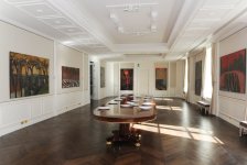 Первая леди Азербайджана ознакомилась с открывшейся в Париже выставкой современного азербайджанского искусства (ФОТО)