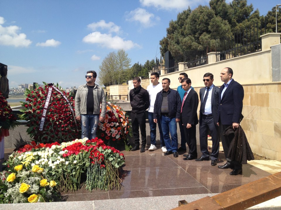 Команда КВН "Сборная Азербайджана" почтила память Анара Мамедханова (фото)