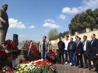 Команда КВН "Сборная Азербайджана" почтила память Анара Мамедханова (фото)