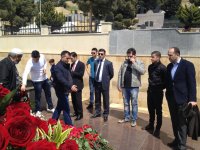 Команда КВН "Сборная Азербайджана" почтила память Анара Мамедханова (фото)