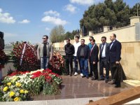 Команда КВН "Сборная Азербайджана" почтила память Анара Мамедханова (фото)