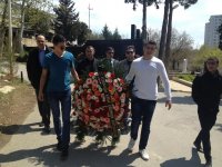 Команда КВН "Сборная Азербайджана" почтила память Анара Мамедханова (фото)