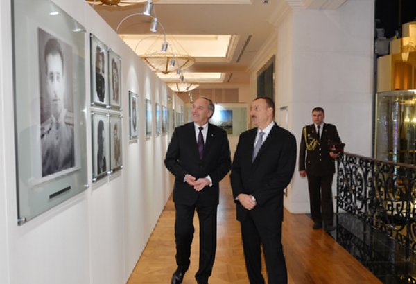 Президент Латвии ознакомился с Фондом Гейдара Алиева (ФОТО)