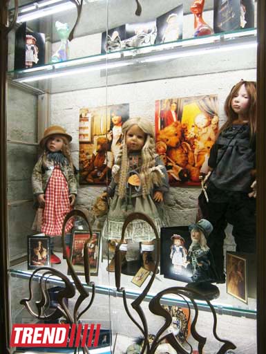 Потрясающие экспонаты мастеров искусства: в Баку открылась арт-галерея "Кукла" (фото)