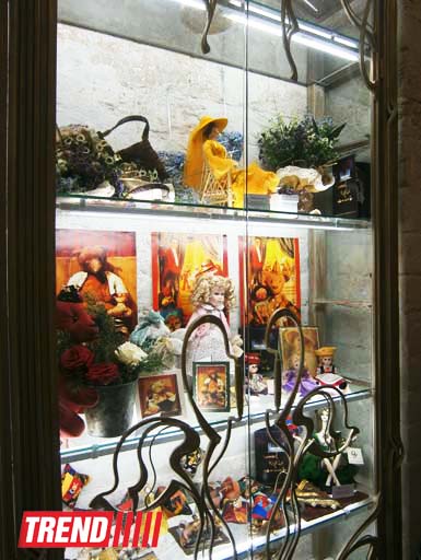 Потрясающие экспонаты мастеров искусства: в Баку открылась арт-галерея "Кукла" (фото)