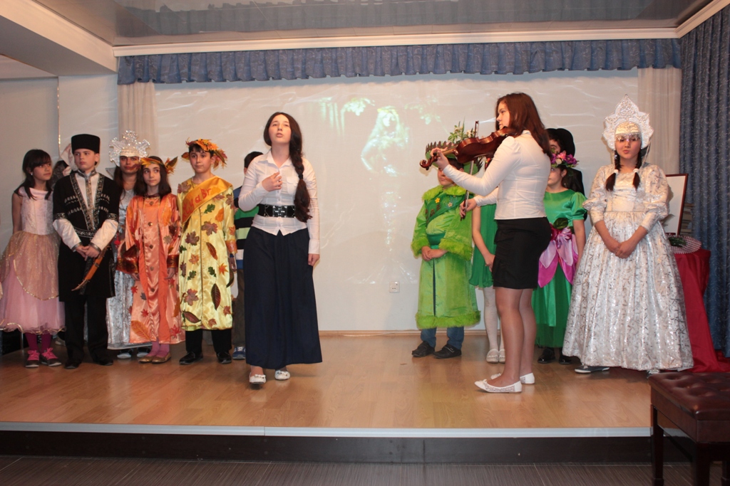 В Баку прошел конкурс "Да здравствует солнце, да скроется тьма" (фото)