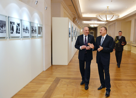 Президент Латвии ознакомился с Фондом Гейдара Алиева (ФОТО)