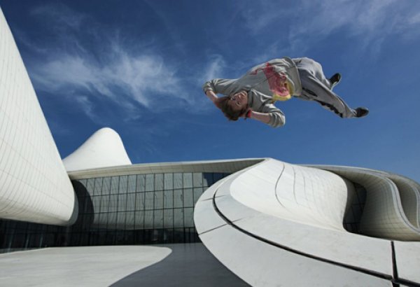 Путешествие самого известного в мире паркуриста Райана Дойла в Баку (видео-фото)