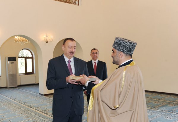 Президент Азербайджана ознакомился в Сумгайыте с мечетью "Джума" после капитального ремонта (ФОТО)