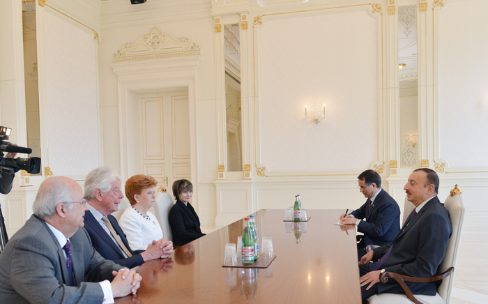 Президент Азербайджана принял представителей Международного центра Низами Гянджеви и Мадридского клуба