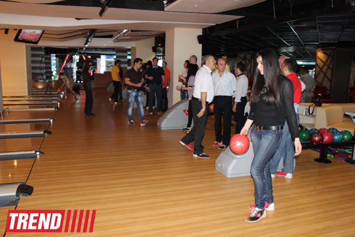 В Баку состоялся турнир по боулингу среди представителей СМИ (фотосессия)