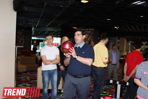 В Баку состоялся турнир по боулингу среди представителей СМИ (фотосессия)