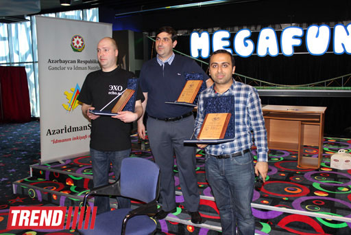 В Баку состоялся турнир по боулингу среди представителей СМИ (фотосессия)