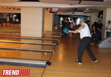 В Баку состоялся турнир по боулингу среди представителей СМИ (фотосессия)