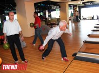 В Баку состоялся турнир по боулингу среди представителей СМИ (фотосессия)