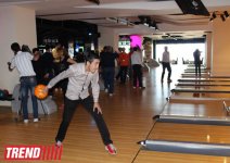 В Баку состоялся турнир по боулингу среди представителей СМИ (фотосессия)