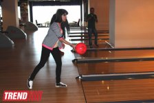 В Баку состоялся турнир по боулингу среди представителей СМИ (фотосессия)