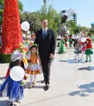 Президент Азербайджана и его супруга приняли участие в Празднике цветов в Баку (версия 2) (ФОТО)