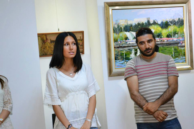 В Баку открылась выставка работ молодых художников (фото)