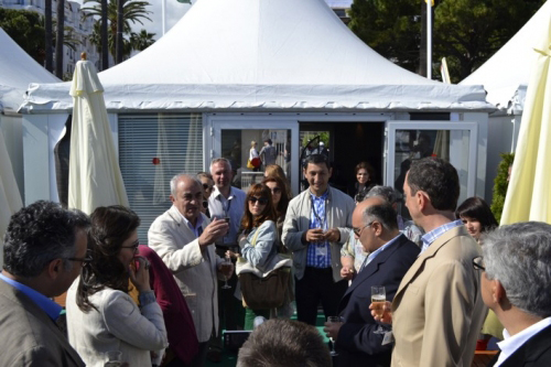 Директор киностудии "Азербайджанфильм" встретился в Каннах с продюсерами зарубежных стран (фото)