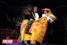 В Баку состоялся бенефис "Королевы сцены" -  премьера комедии "Жениха вызывали, девочки?"  (фотосессия)