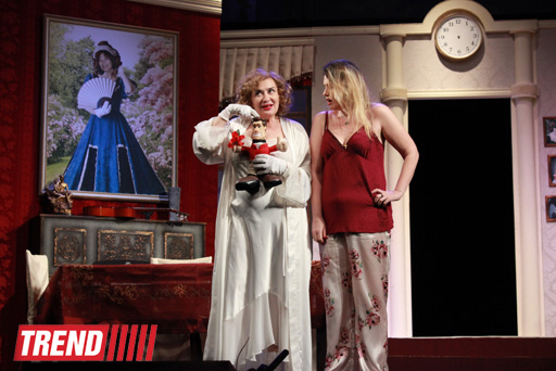 В Баку состоялся бенефис "Королевы сцены" -  премьера комедии "Жениха вызывали, девочки?"  (фотосессия)