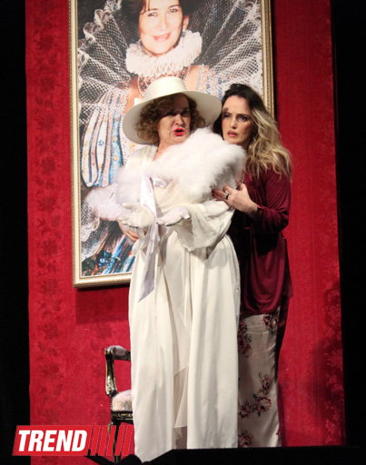 В Баку состоялся бенефис "Королевы сцены" -  премьера комедии "Жениха вызывали, девочки?"  (фотосессия)