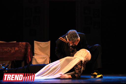 В Баку состоялся бенефис "Королевы сцены" -  премьера комедии "Жениха вызывали, девочки?"  (фотосессия)