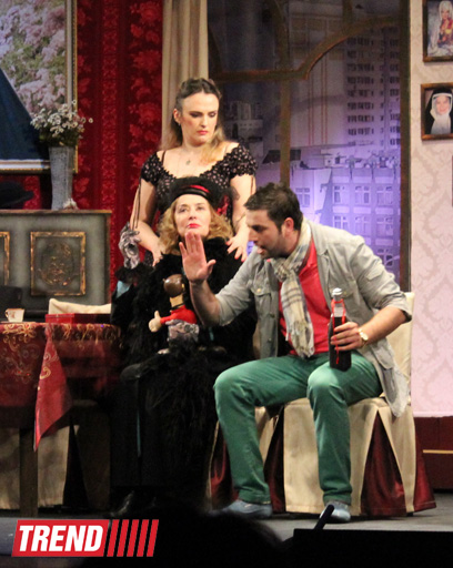 В Баку состоялся бенефис "Королевы сцены" -  премьера комедии "Жениха вызывали, девочки?"  (фотосессия)