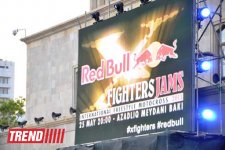 Умопомрачительные трюки мотоциклистов в вечернем Баку - Red Bull X Fighters Jams (фото)
