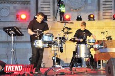 Умопомрачительные трюки мотоциклистов в вечернем Баку - Red Bull X Fighters Jams (фото)