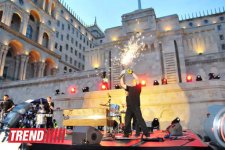 Умопомрачительные трюки мотоциклистов в вечернем Баку - Red Bull X Fighters Jams (фото)