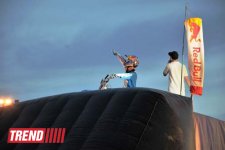 Умопомрачительные трюки мотоциклистов в вечернем Баку - Red Bull X Fighters Jams (фото)