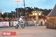 Умопомрачительные трюки мотоциклистов в вечернем Баку - Red Bull X Fighters Jams (фото)