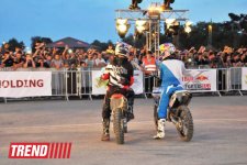 Умопомрачительные трюки мотоциклистов в вечернем Баку - Red Bull X Fighters Jams (фото)