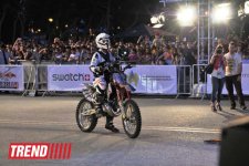 Умопомрачительные трюки мотоциклистов в вечернем Баку - Red Bull X Fighters Jams (фото)