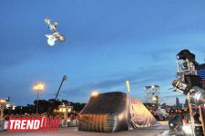 Умопомрачительные трюки мотоциклистов в вечернем Баку - Red Bull X Fighters Jams (фото)