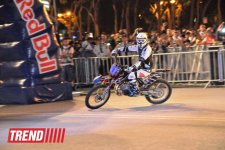 Умопомрачительные трюки мотоциклистов в вечернем Баку - Red Bull X Fighters Jams (фото)