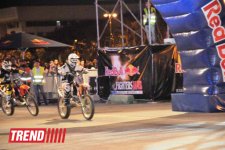 Умопомрачительные трюки мотоциклистов в вечернем Баку - Red Bull X Fighters Jams (фото)