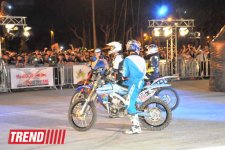 Умопомрачительные трюки мотоциклистов в вечернем Баку - Red Bull X Fighters Jams (фото)