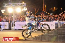 Умопомрачительные трюки мотоциклистов в вечернем Баку - Red Bull X Fighters Jams (фото)