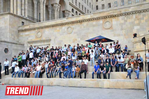 Умопомрачительные трюки мотоциклистов в вечернем Баку - Red Bull X Fighters Jams (фото)